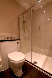 A bathroom at The Crown Inn Hotel 