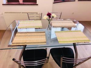 Reštaurácia alebo iné gastronomické zariadenie v ubytovaní Apartamenty Szabla Bydgoszcz