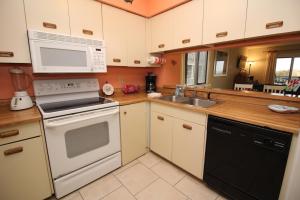 Dapur atau dapur kecil di Admirals View III by KEES Vacations