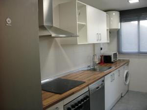 Una cocina o zona de cocina en Playa y Montaña Faura-Valencia