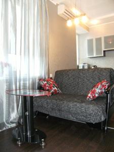 Modern luxury studio in the center of Kharkiv at Konstitutsii Square的休息区