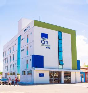 a building with people walking in front of it at Citi Executivo Hotel in Parnaíba