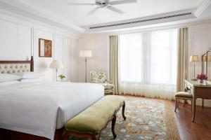 Postel nebo postele na pokoji v ubytování Park Hyatt Saigon