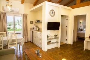 Gallery image of The White Chalet Boutique in Moshav Ramot