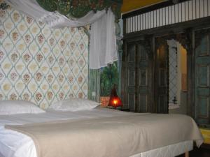 Un pat sau paturi într-o cameră la Hotel De La Gare