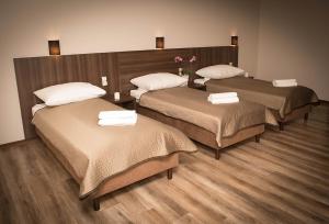 Postel nebo postele na pokoji v ubytování Apartamentowiec Kuźniar