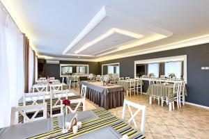 Reštaurácia alebo iné gastronomické zariadenie v ubytovaní Villa Julia