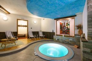 Bazén v ubytování Agriturismo Giacomino nebo v jeho okolí