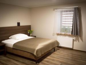 Postel nebo postele na pokoji v ubytování Apartamentowiec Kuźniar