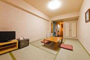 A television and/or entertainment centre at Grandview Atami Private Hot Spring Condominium Hotel