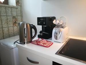 Удобства за правене на кафе и чай в Apartment Max