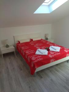 Postel nebo postele na pokoji v ubytování Lorber house Štinjan