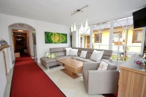 Televízia a/alebo spoločenská miestnosť v ubytovaní Apartmenthaus Sonnenhang