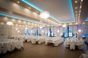 Un restaurant sau alt loc unde se poate mânca la Homorod Hotel