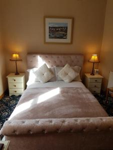 A bed or beds in a room at Glendale 