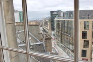 Kuvagallerian kuva majoituspaikasta 1 Bedroom Apartment in the Heart of the City, joka sijaitsee kohteessa Edinburgh