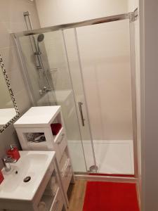Kúpeľňa v ubytovaní Apartamenty Marco 3 przy Dworcu-Stare Miasto-Super Wi Fi