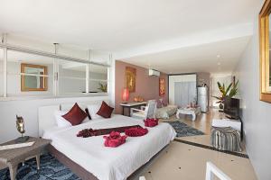 a bedroom with two beds and a living room at Enjoy Beach in Bophut
