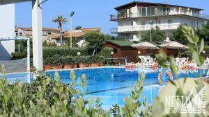 Bazén v ubytování Nettuno Resort nebo v jeho okolí