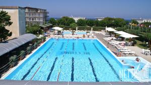 Bazén v ubytování Nettuno Resort nebo v jeho okolí