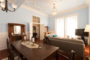 Телевизор и/или развлекательный центр в Ericeira Soul Guesthouse