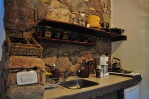 Una cocina o kitchenette en Cabañas Azul Andino