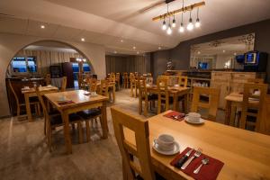 Restaurace v ubytování Maison VERNET - Hôtel Beauséjour + 37 fotografií