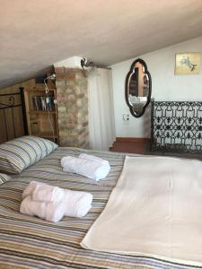 two towels on two beds in a room at La Divina Dimora Il Castello degli Spiriti Magni in Montepescali +37 photos