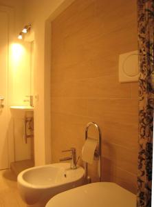 Koupelna v ubytování Rinathos Guesthouse