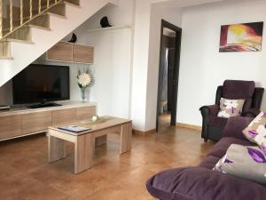 a living room with a couch and a tv at Leyre`s House in Frigiliana