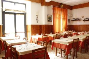 A restaurant or other place to eat at Il Capriolo