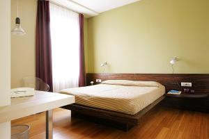Un pat sau paturi într-o cameră la Hotel San Francesco