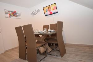 a dining room with a table and chairs at Apartment Hedelfingen I in Stuttgart +3 photos