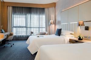 Postel nebo postele na pokoji v ubytování Pearl Rotana Capital Centre