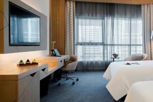 TV a/nebo společenská místnost v ubytování Pearl Rotana Capital Centre