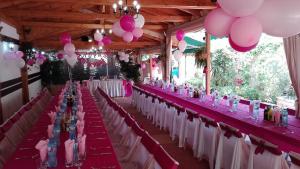 A restaurant or other place to eat at Gelov Hotel
