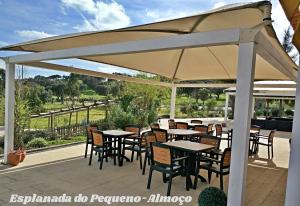 Ein Restaurant oder anderes Speiselokal in der Unterkunft Hotel Rural da Ameira 