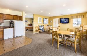 a kitchen and dining room with a table and chairs at WorldMark Mariner Village in Ocean Shores