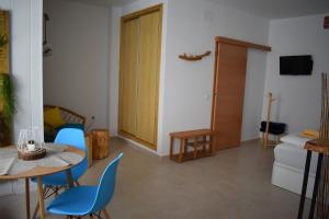 Televízia a/alebo spoločenská miestnosť v ubytovaní Casa Al Sur Apartments
