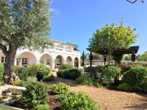 a garden in front of a white building at Quinta da Lua in Tavira