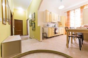 a kitchen and dining room with a table and chairs at Albachiara Guest House in Rome