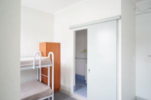 Postel nebo postele na pokoji v ubytování Hurstville Ritz Hotel