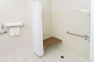 Galeriebild der Unterkunft Super 8 by Wyndham Huntington in Huntington + 32 Fotos