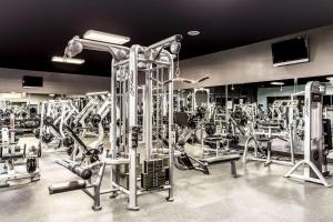 The fitness centre and/or fitness facilities at Super 8 by Wyndham Super 8 Blackfoot
