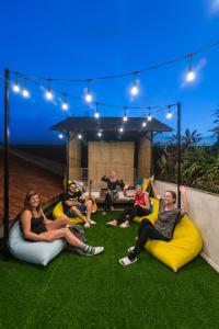 Os clientes hospedados em Wonderloft Hostel Kota Tua