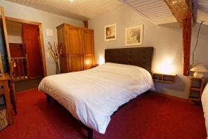 Łóżko lub łóżka w pokoju w obiekcie Auberge Lorraine