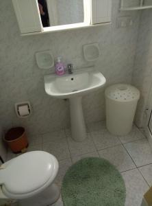 Et badeværelse på Soulas apart -Ρέα-