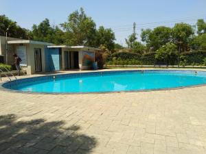 Hotel Ashwin Igatpuri, Pure Veg & Jain Food内部或周边的泳池
