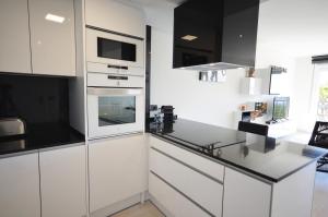 Kuchyňa alebo kuchynka v ubytovaní La Torre Oceanside