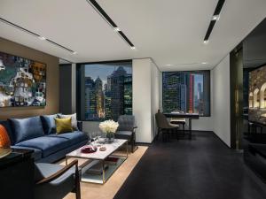 Uma área de estar em The Murray, Hong Kong, a Niccolo Hotel
